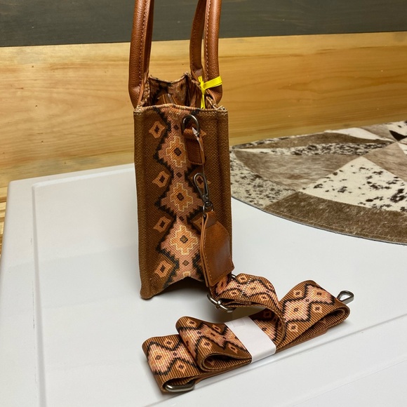 NWT Wrangler Aztec Canvas Tote Bag - Picture 5 of 9